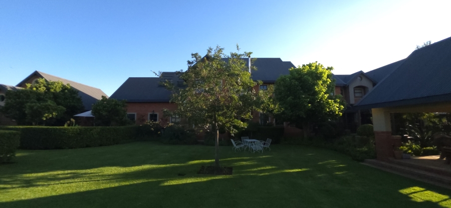 5 Bedroom Property for Sale in Grimbeeck Park North West